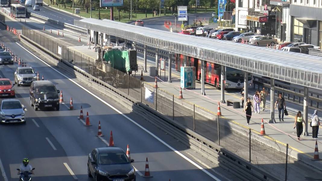 Bakırköy'de 'Beyaz yol' trafiği! Uzun araç kuyrukları oluştu 7